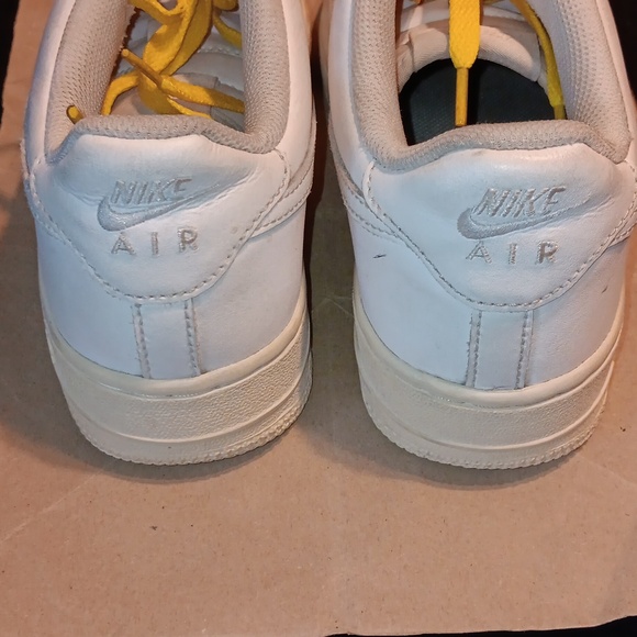 Youth Nike Air Force 1 in white - Picture 5 of 8